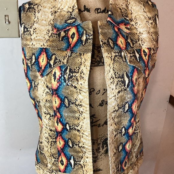 CYN & Luca Snakeskin like Vest size L women’s - Picture 2 of 7